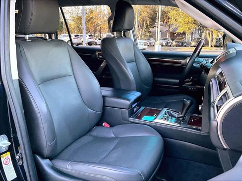 Used 2019 Lexus GX 460 Premium image 9