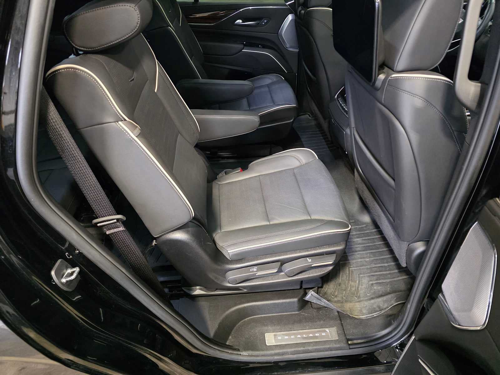 Certified 2024 Cadillac Escalade Premium Luxury w/ Performance Package AWD/4WD image 12