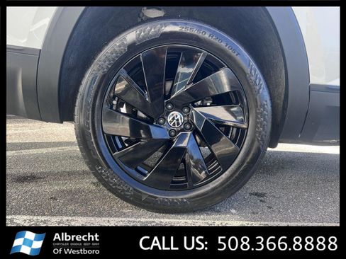 Used 2025 Volkswagen Atlas SE image 34