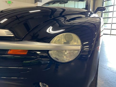 Used 2003 Chevrolet SSR w/ Preferred Equipment Group image 35