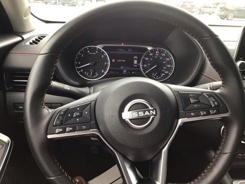 Used 2025 Nissan Sentra SR FWD image 10