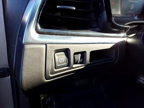 Used 2025 Cadillac XT6 Premium Luxury image 14