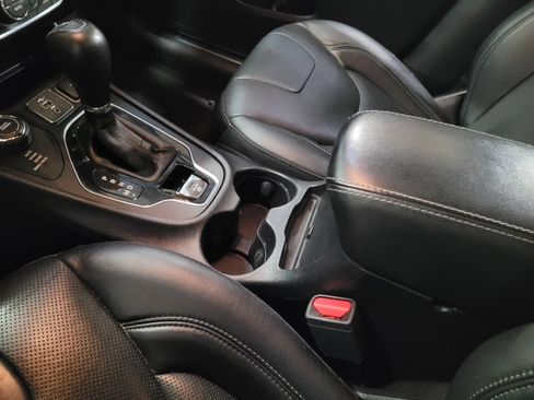 Used 2019 Jeep Cherokee Limited AWD/4WD image 26