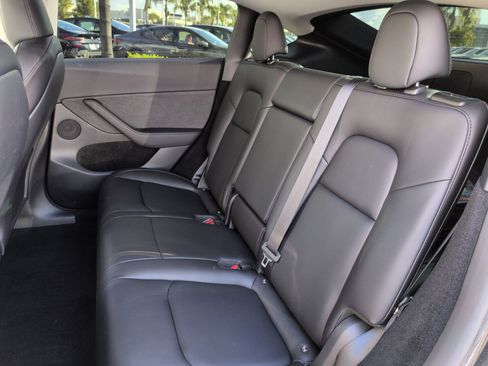 Used 2024 Tesla Model Y 2WD image 30