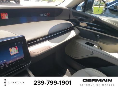 Certified 2025 Lincoln Nautilus Premier AWD/4WD image 36