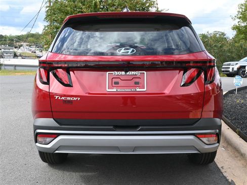 New 2026 Hyundai Tucson SE image 8
