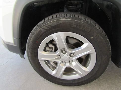 Used 2024 Jeep Compass Latitude AWD/4WD image 24