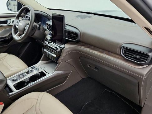 Used 2021 Ford Explorer Platinum w/ Equipment Group 601A image 27