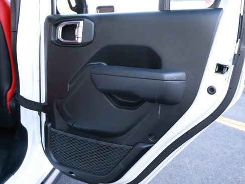 Used 2025 Jeep Wrangler Unlimited Rubicon AWD/4WD image 28