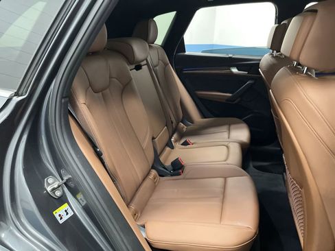Used 2022 Audi Q5 e Prestige w/ Prestige Package image 33
