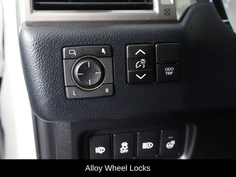 Used 2022 Lexus GX 460 Premium w/ Premium Package image 27