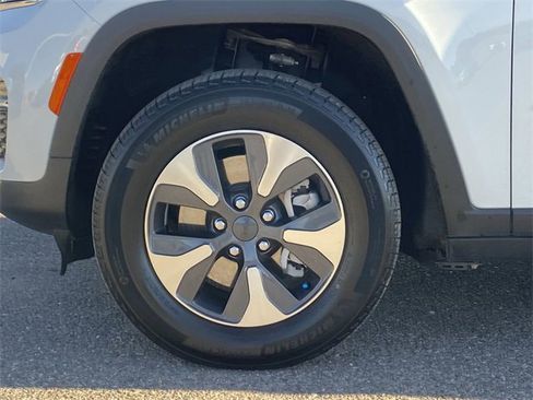 Used 2023 Jeep Grand Cherokee 4WD 4xe image 11