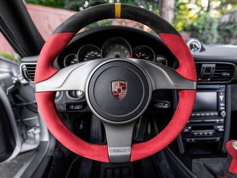Used 2011 Porsche 911 GT2 RS RWD image 18
