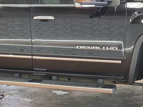 Used 2017 GMC Sierra 2500 Denali AWD/4WD image 9