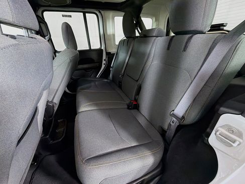 Used 2025 Jeep Wrangler Sahara image 22