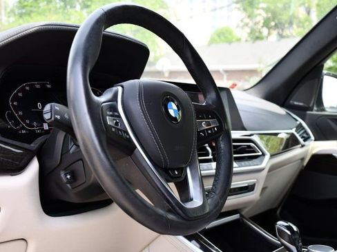 Used 2021 BMW X5 xDrive40i w/ Premium Package image 12