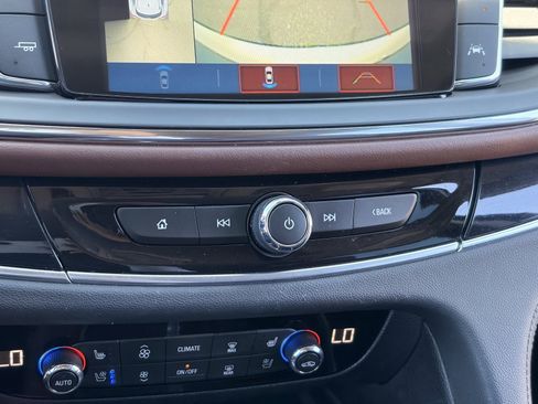 Used 2018 Buick Enclave Avenir w/ Avenir Technology Package FWD image 22