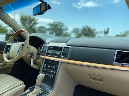 Used 2010 Lincoln MKZ FWD image 17