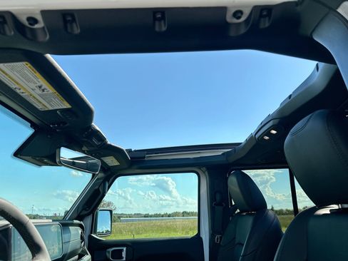 Used 2024 Jeep Wrangler Sahara w/ Technology Group image 22