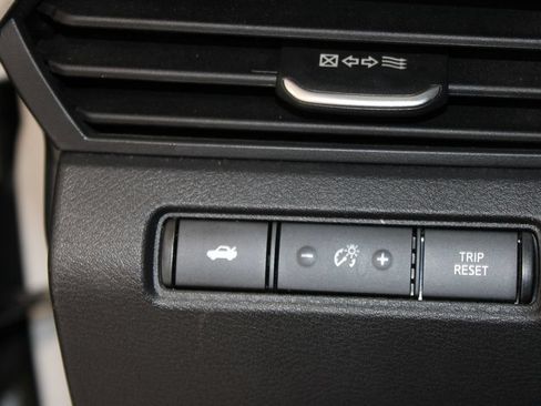 Used 2024 Nissan Altima 2.5 SR FWD image 37
