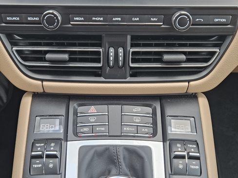 Used 2021 Porsche Macan S AWD/4WD image 19
