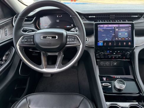 Used 2023 Jeep Grand Cherokee Limited w/ Luxury Tech Group II AWD/4WD image 21