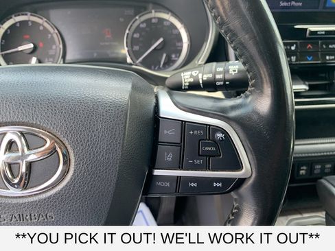 Used 2022 Toyota Highlander Platinum AWD/4WD image 17