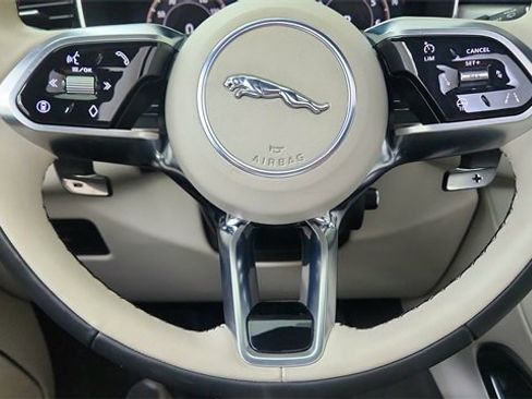 Used 2025 Jaguar F-PACE R-Dynamic S image 38