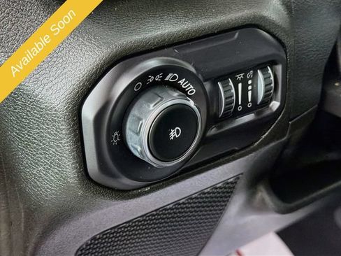 Used 2018 Jeep Wrangler Unlimited Sahara AWD/4WD image 10