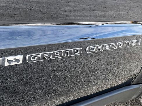 Used 2022 Jeep Grand Cherokee Limited image 8