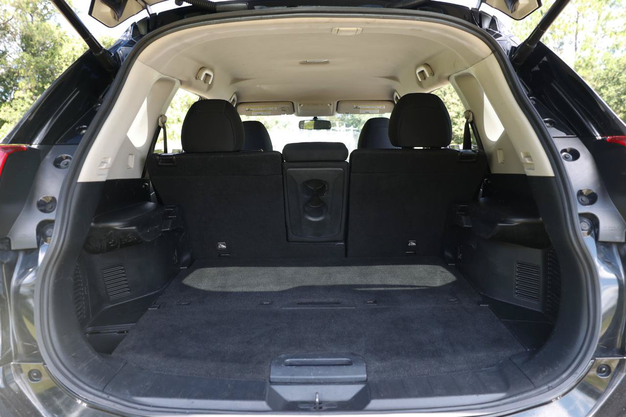 Used 2018 Nissan Rogue SV AWD/4WD image 23