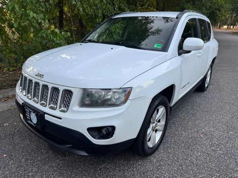 Used 2014 Jeep Compass Latitude image 3