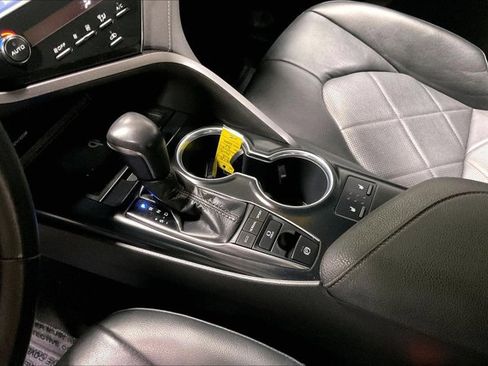 Used 2019 Toyota Camry XLE image 17