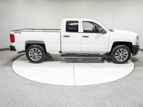 Used 2018 Chevrolet Silverado 1500 W/T w/ Trailering Package AWD/4WD image 4