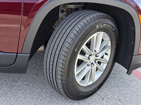 Certified 2023 Chevrolet Traverse LT FWD image 8