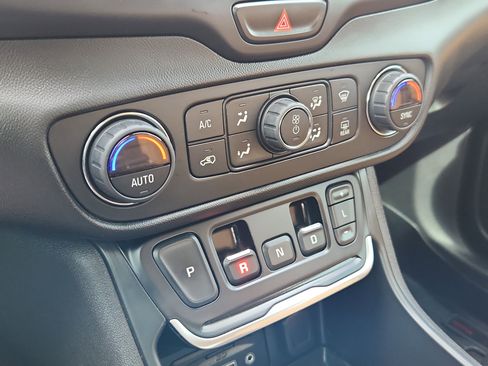 Used 2019 GMC Terrain SLT w/ Infotainment Package II image 22