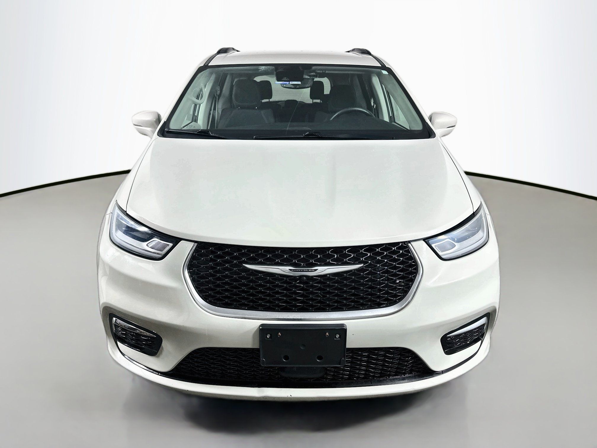 Used 2021 Chrysler Pacifica Touring FWD image 2