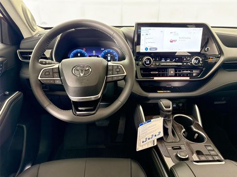 New 2026 Toyota Highlander Limited AWD/4WD image 35