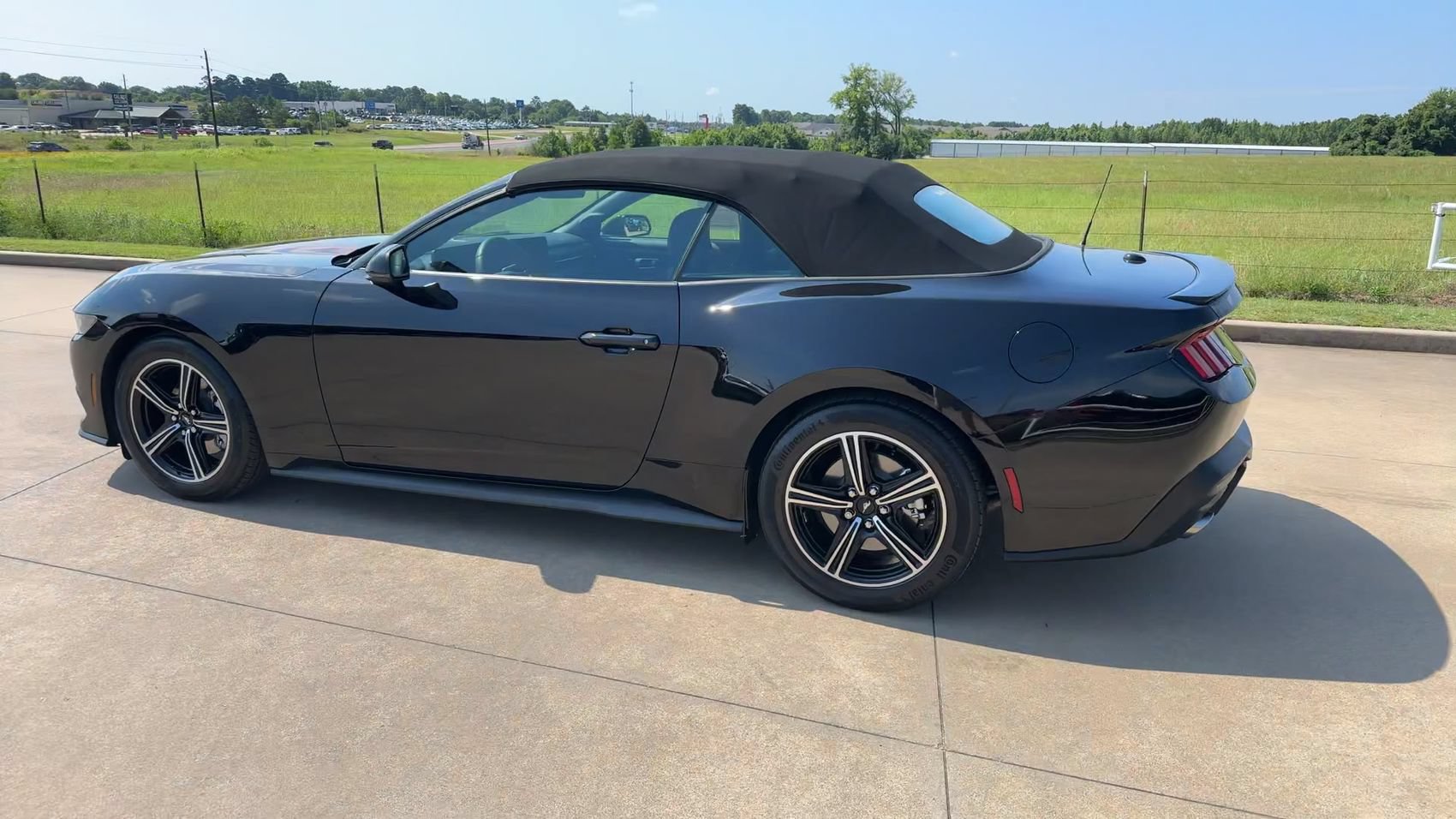 Used 2025 Ford Mustang Premium RWD image 5