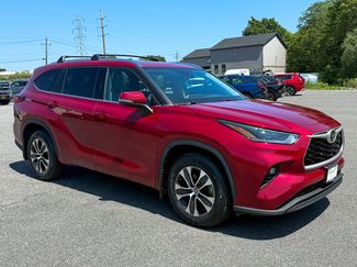 Used 2021 Toyota Highlander XLE image 1