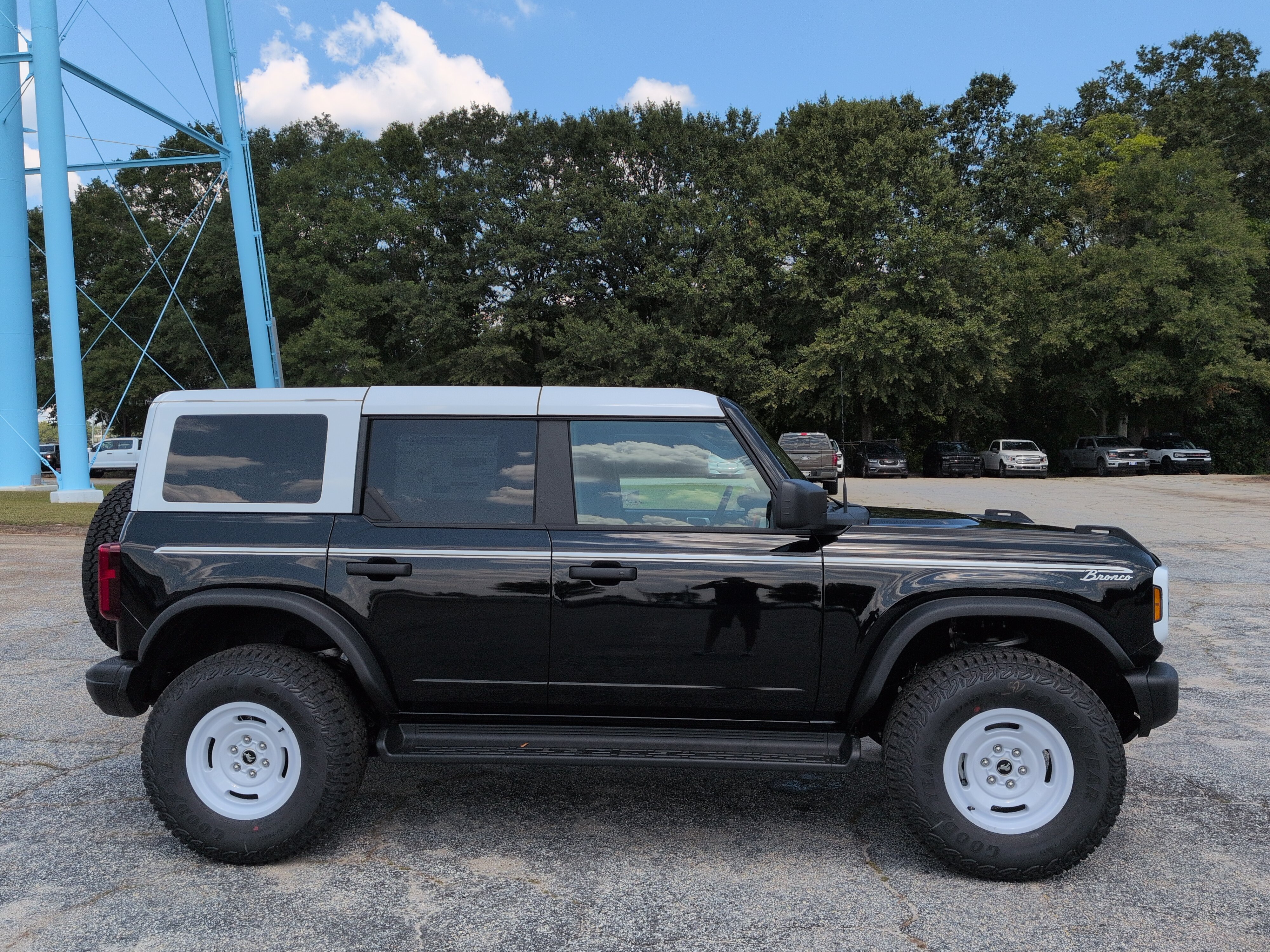 New 2026 Ford Bronco Heritage Edition AWD/4WD image 2