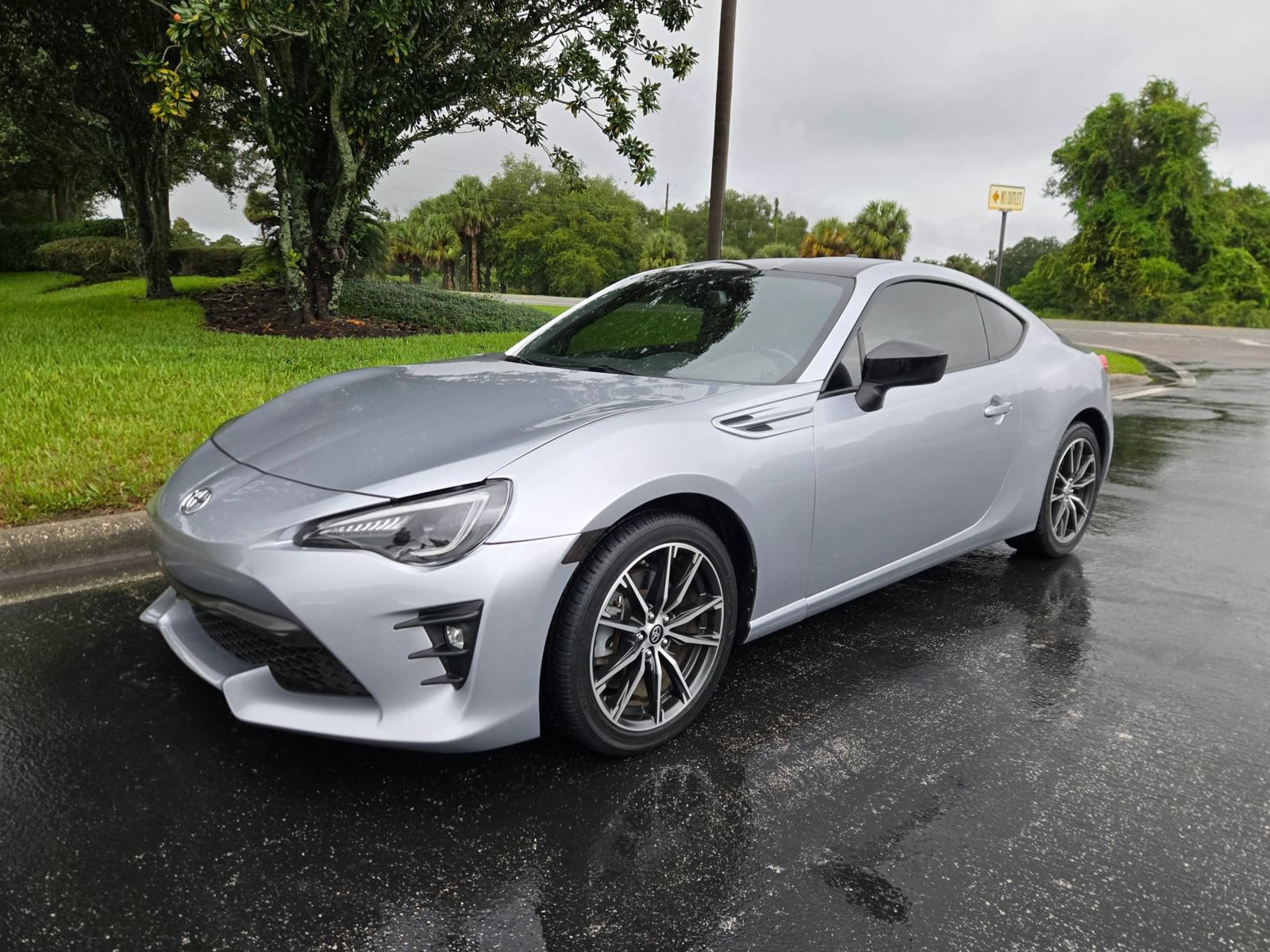 Used 2020 Toyota 86 RWD image 1