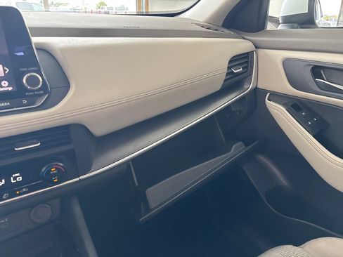 Used 2025 Nissan Rogue SV FWD image 42