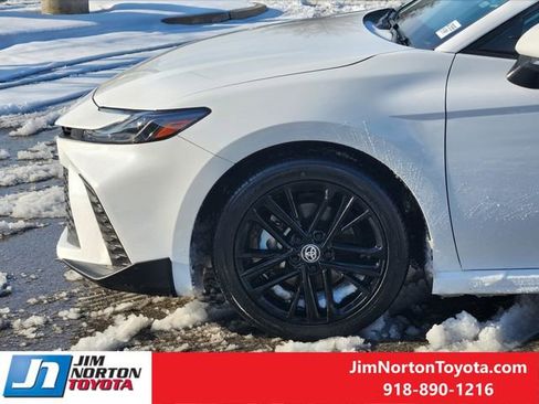 Used 2025 Toyota Camry SE image 8