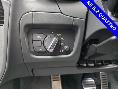 Used 2018 Audi R8 V10 image 24