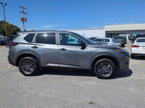 Used 2023 Nissan Rogue S image 2