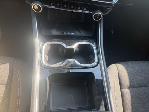 Used 2025 Chevrolet Traverse LT w/ Driver Confidence Package image 20