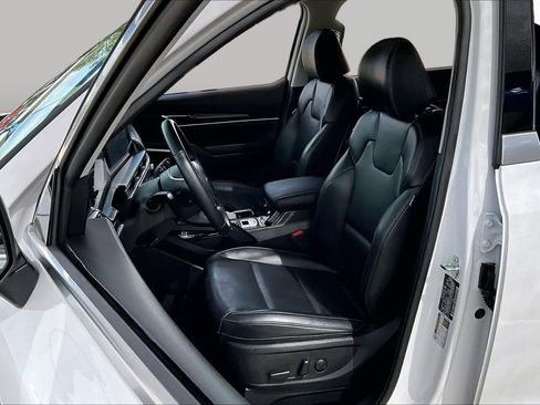 Used 2025 Kia Telluride S FWD image 8