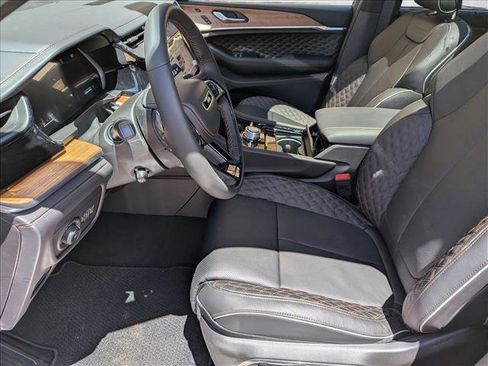 New 2026 Jeep Grand Cherokee Summit AWD/4WD image 4