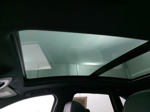 Certified 2024 Porsche Macan Turbo image 32